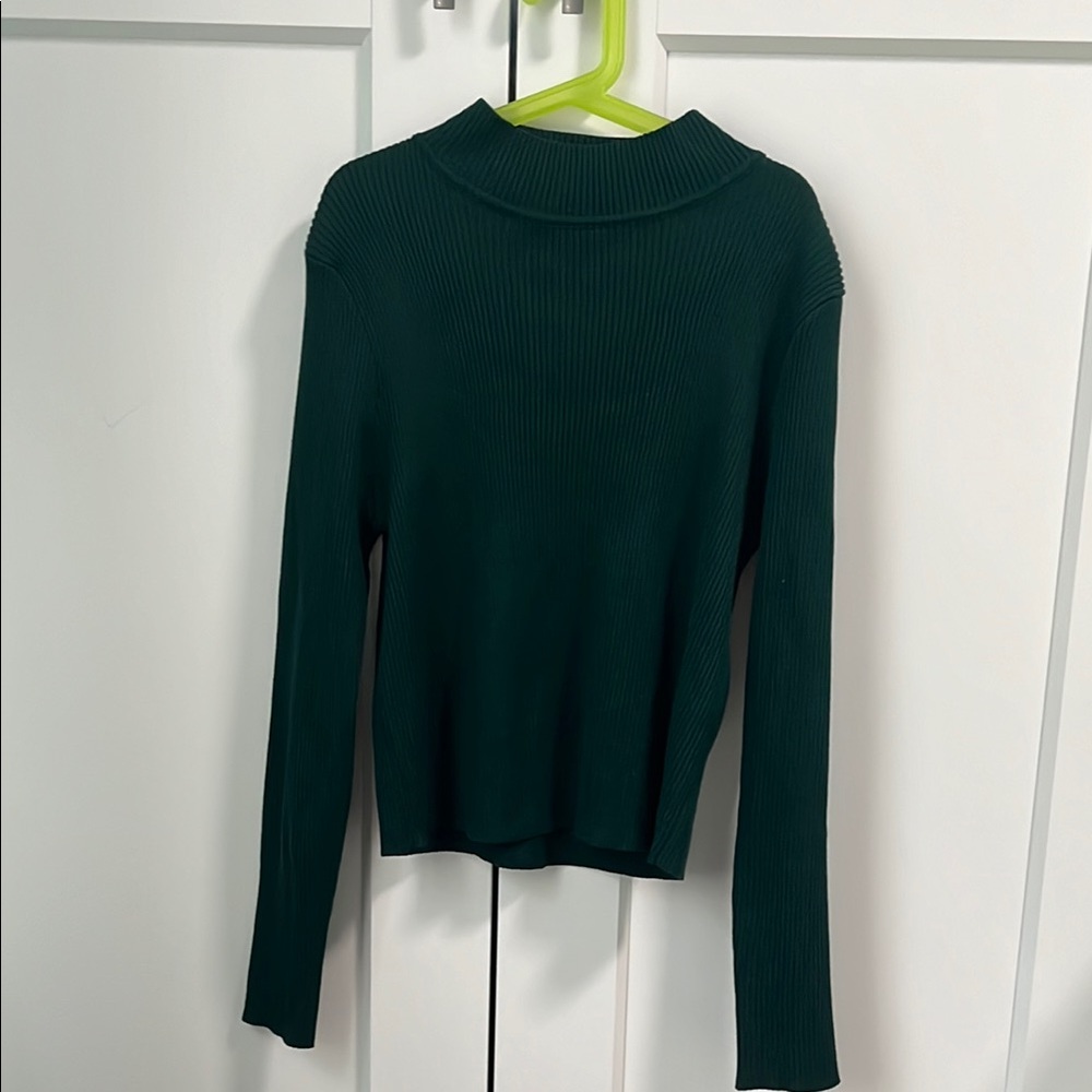 Elegant Green Ribbed Women's Top